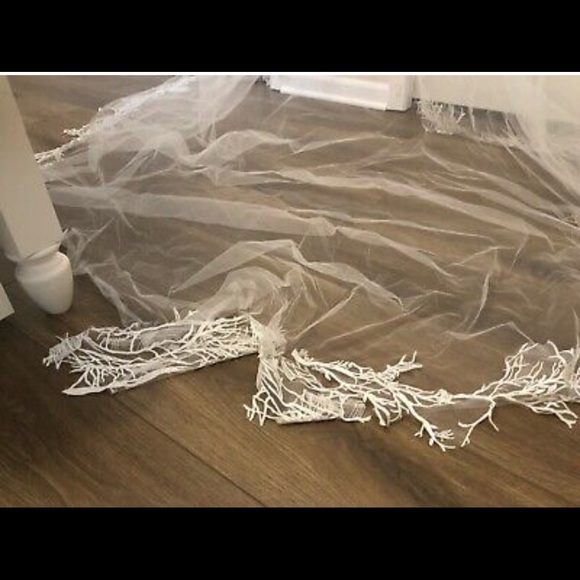 Wedding Dress - Picture 7 of 9